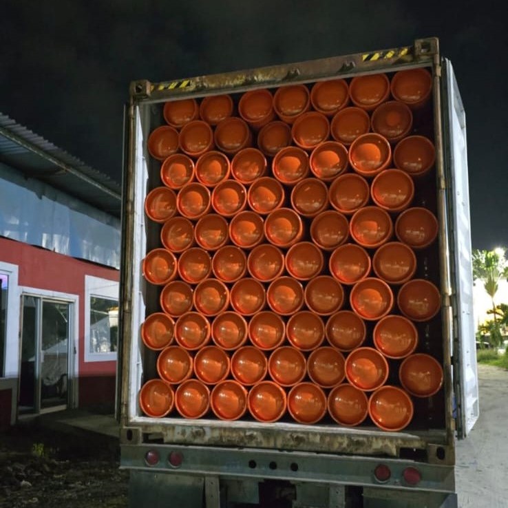 Camión cargado con chimbos para distribución